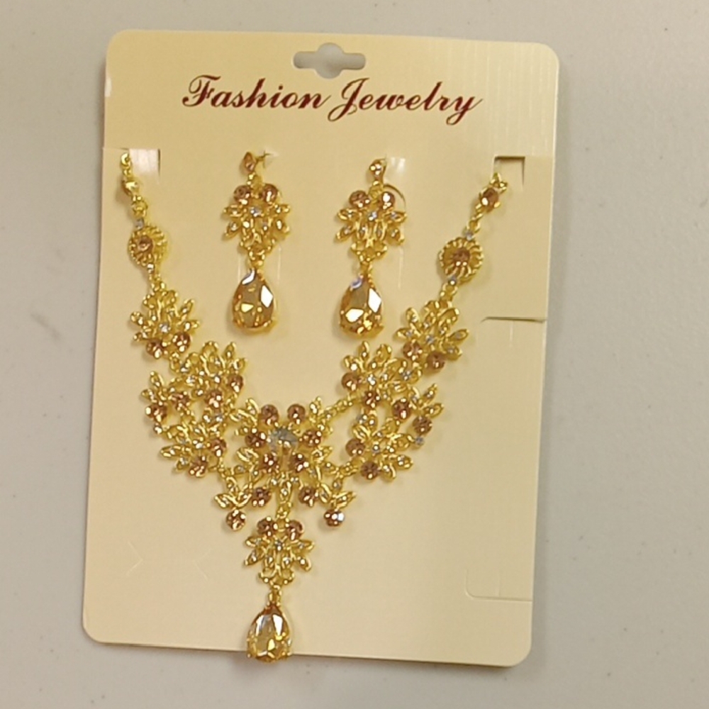 Fashion Jewelry Gold Necklace and Earring Set